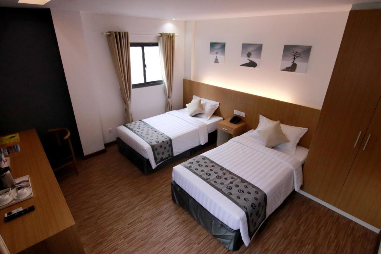 Botahtaung Hotel Yangon Exterior photo